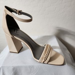 NWT WORTHINGTON Beth Beige Patent stacked heels